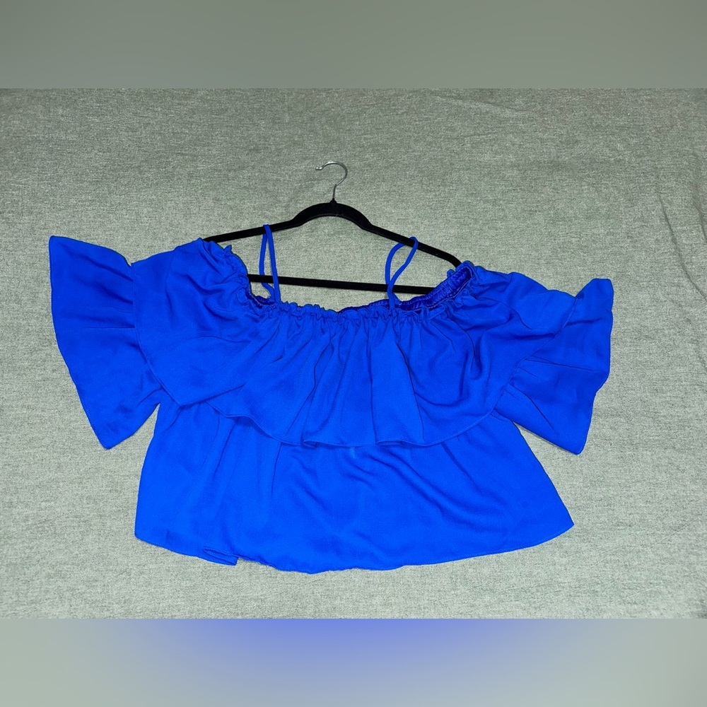 Women’s flowy blue shirt